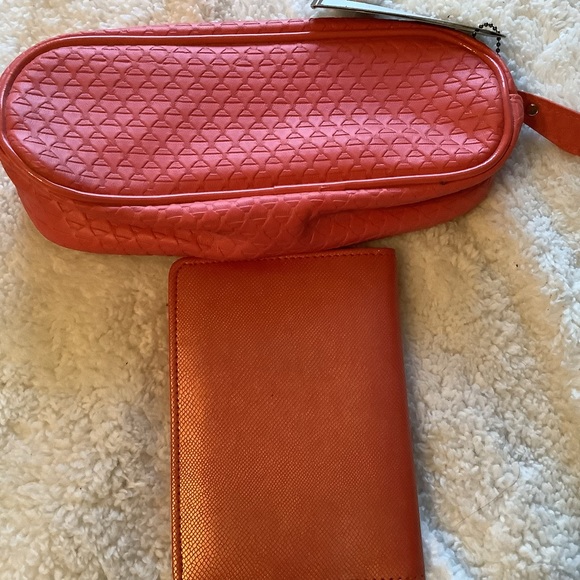 Sold MOR Cosmetic Bag/Passport Holder FauxLeather - Picture 3 of 9